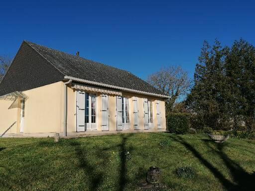 Campagne proche Bayeux et plages du débarquement. Crouay Extérieur photo