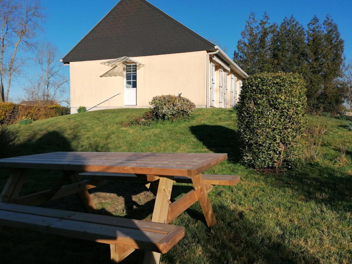 Campagne proche Bayeux et plages du débarquement. Crouay Extérieur photo