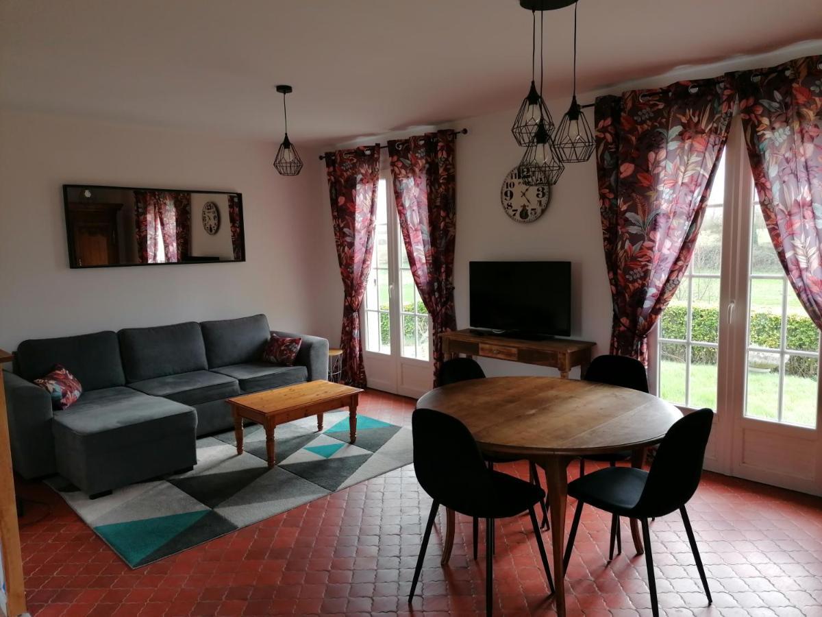 Campagne proche Bayeux et plages du débarquement. Crouay Extérieur photo